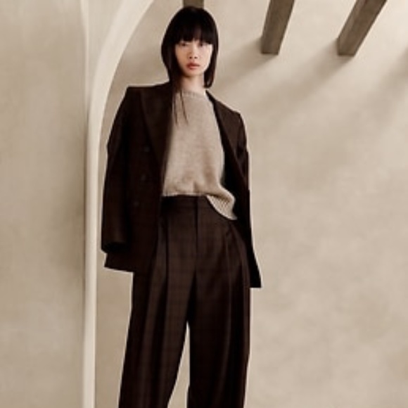 Banana Republic Tan Crew Neck Sweater - Picture 4 of 6